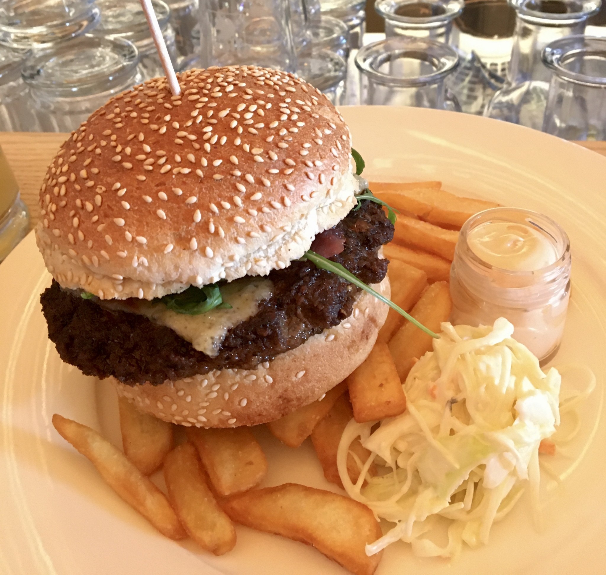 Der „Wolf-Burger“ - sehr saftig & hervorragende Chilimajo - Der Wolf - Lech