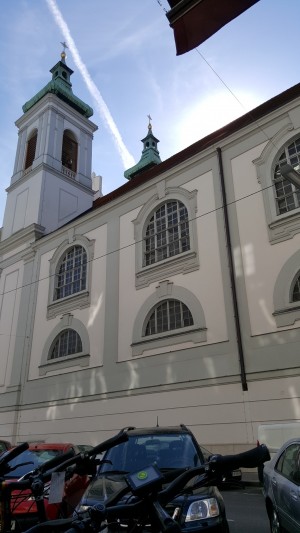 Vis a vis vom &quot;Benedikt&quot; im angenehmen Gastgarten.