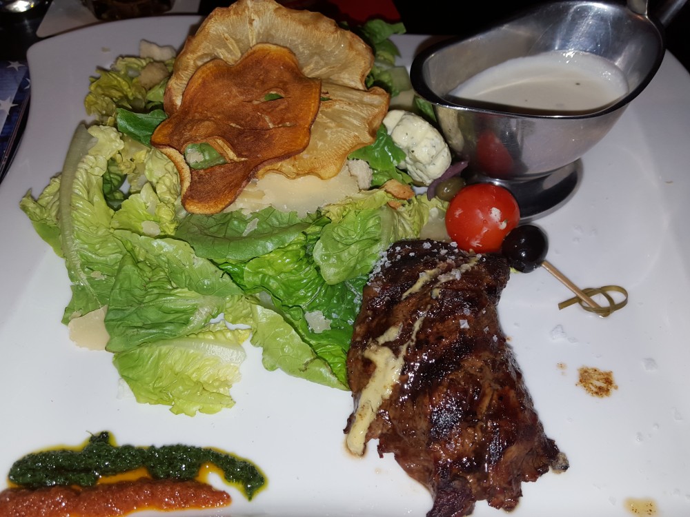 Caesar Salad mit US Filet Mignon (150g) - Clocktower American Bar & Grill - Wien-Süd - Brunn am Gebirge