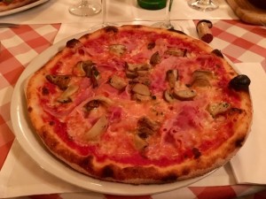 Pizza mit Prosciutto cotto und Steinpilzen - Federico ll - Wien