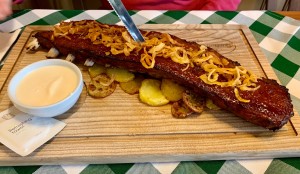 Spareribs mit Knoblauchsauce, sehr, sehr gut. - Rados Gastwirtschaft - Wien