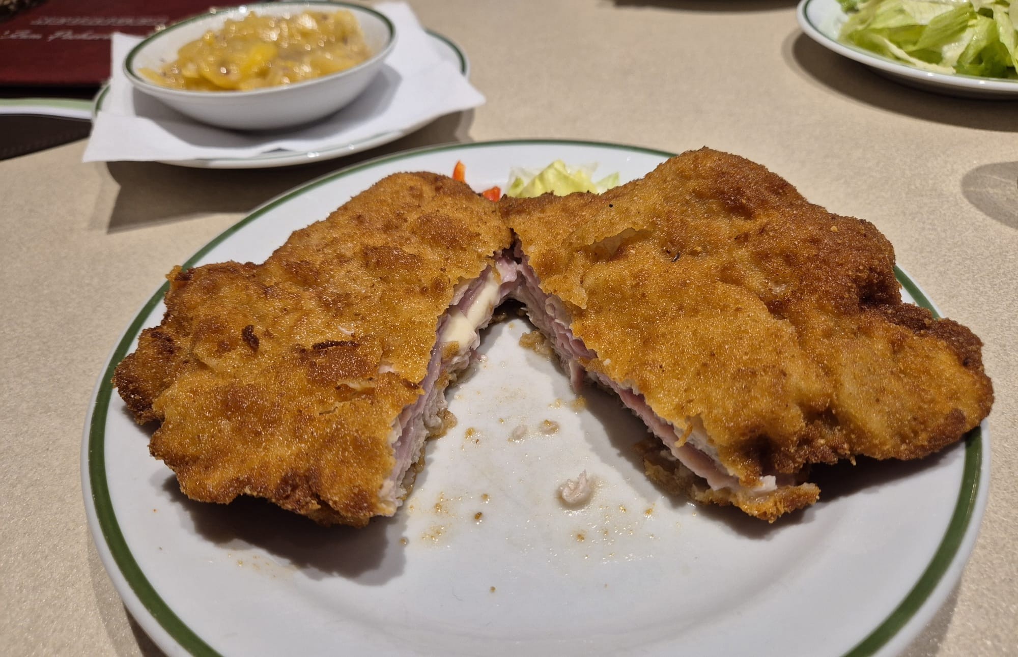 Cordon Bleu vom Schwein 12,10 - Weinbau Herzog "Zum Pecherhaus" - Großau