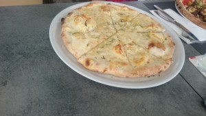 Pizza pane con rosmarino, limone e grana padano - La Dolce Vita - Wien