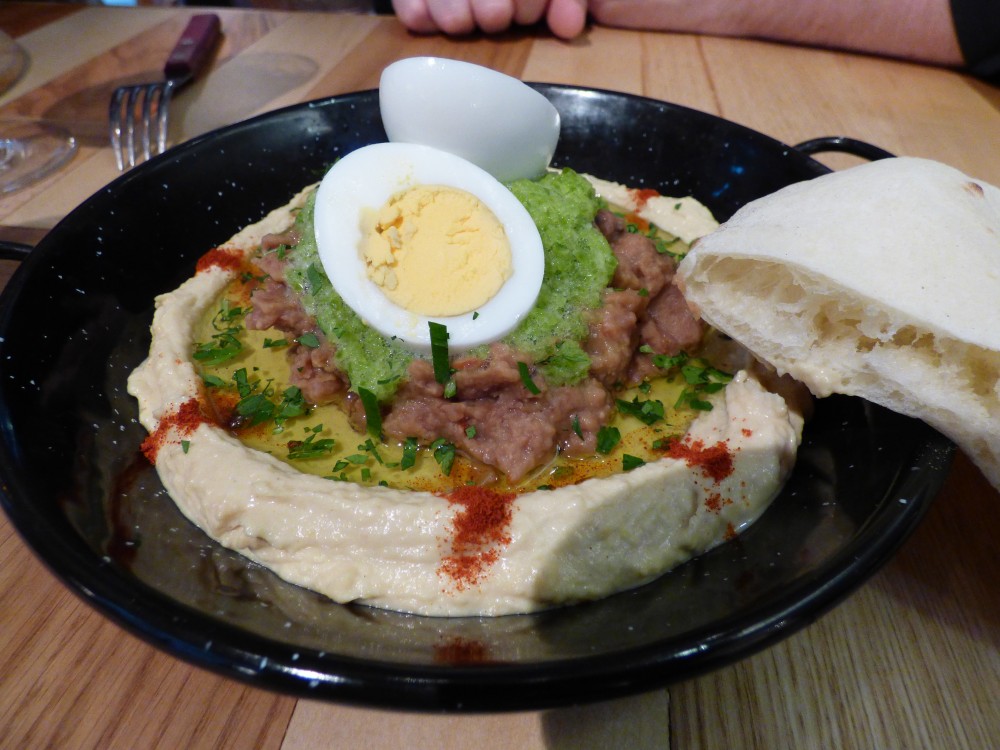 Hummus Teller mit Bohnen & Ei - Hungry Guy - Wien