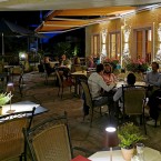 Der Gastgarten in stimmiger Abendbeleuchtung - live noch besser als auf der HP - NockenToni - Bad Ischl