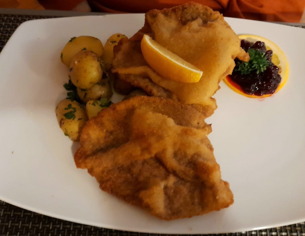 Rehschnitzel 24,-- - Krennmayers Restaurant - Baden