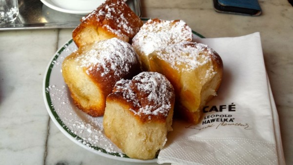 Die legendären Buchteln! 10€ - Café Hawelka - Wien