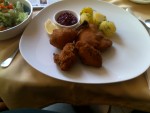 Mittags Menü EUR 11, Backhenderl, Petersilerdäpfel, gemischter Salat und da ... - Hotel-Restaurant Krainer - LANGENWANG