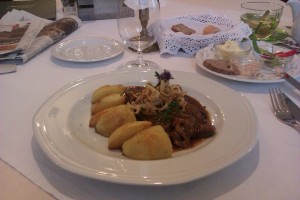 Zwiebelrostbraten mit Bratkartoffeln - Landhotel Restaurant Hubinger - ETMIßL