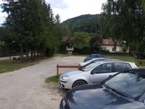 Großer Parkplatz - Gasthaus Zum Kleinen Semmering - Hafnerberg