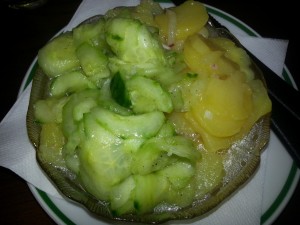 Erdäpfel-Gurken Salat
