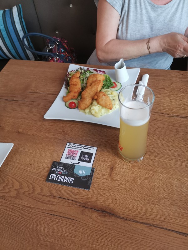 Backhendl Salat - XXXLutz Restaurant MaHü - Wien