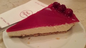 Himbeer-Topfen Torte - Café Konditorei Diglas - Wien