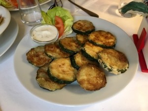 gebackene Zucchini. Sehr gut, ich mag sie lieber etwas dünner - Credo - Wien