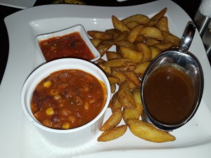 Beilagen: BBQ Beans, Hot Mexican Chili Sauce, Spicy Potatoes, Spicy Whisky Sauce