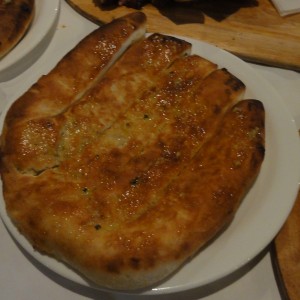 Pizzastangerl mit Knoblauch.  - Fiorino Ristorante - Pizzeria - Wien