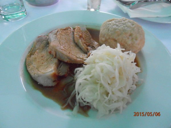 Spanferkelbraten mit Krautsalat und Knödel - Prinz Ferdinand - Wien