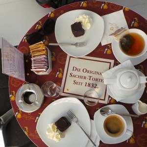 Sacher Würfel mit Tee oder Kaffee - Café Sacher Wien - Wien