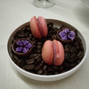 süßer Gruß aus der Küche Macarons - Le Ciel - Wien