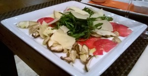 Rindscarpaccio, Steinpilze, Grana, Rucola, großartig.... - TERRA ROSSA - Wien