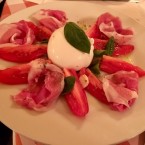 Vorspeise: Burrata, Prosciutto crudo di Faeto und Tomaten aus Apulien - Federico ll - Wien