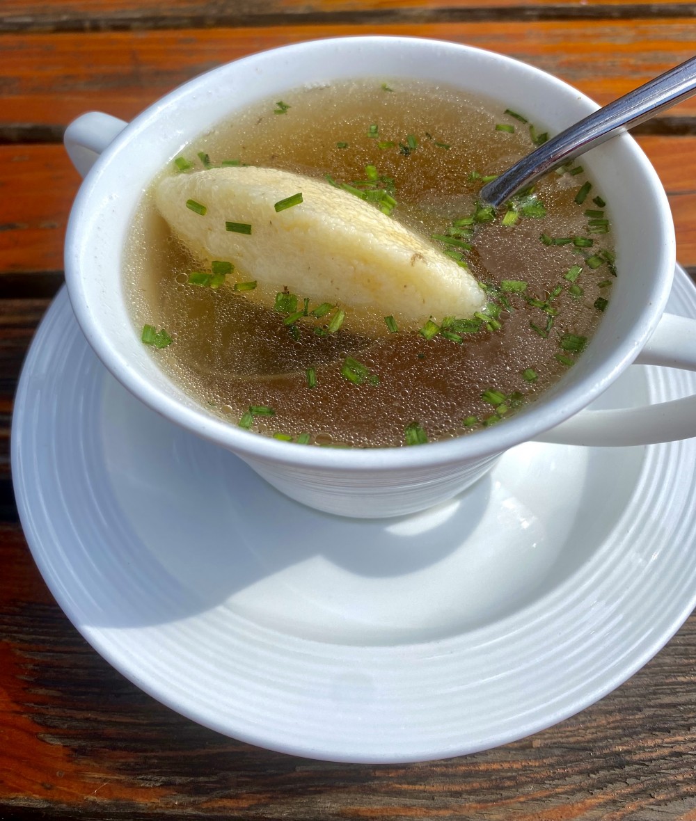 Grießnockerlsuppe - Rindsuppe mit guter Basis - Lichtenstöger - Wien