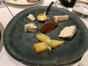 einer der Käsedegustationsteller - Lingenhel - Wien