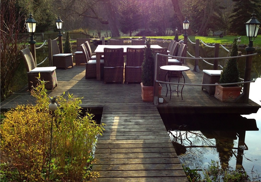 Tisch im Teich für spezielle Anlässe - Stockerwirt - Sulz im Wienerwald