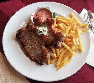 Das Duroc Schweinderl sehr gut und der Beweis dass auch nicht selbst gemachte Pommes richtig gut ...