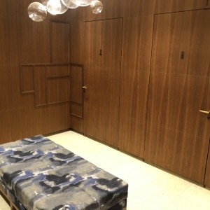 Eine Couch im Vorraum zu den Toiletten - Fontana Restaurant - OBERWALTERSDORF