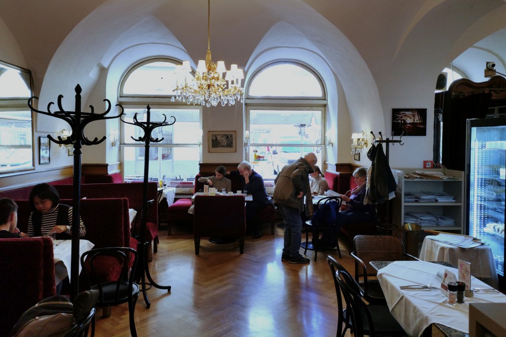 Cafe Frauenhuber - Teil des vorderen Gastraumes - Cafe Frauenhuber - Wien